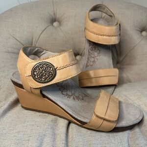 Aetrex Arielle tan leather wedge sandals, EU 40, US 9-9.5